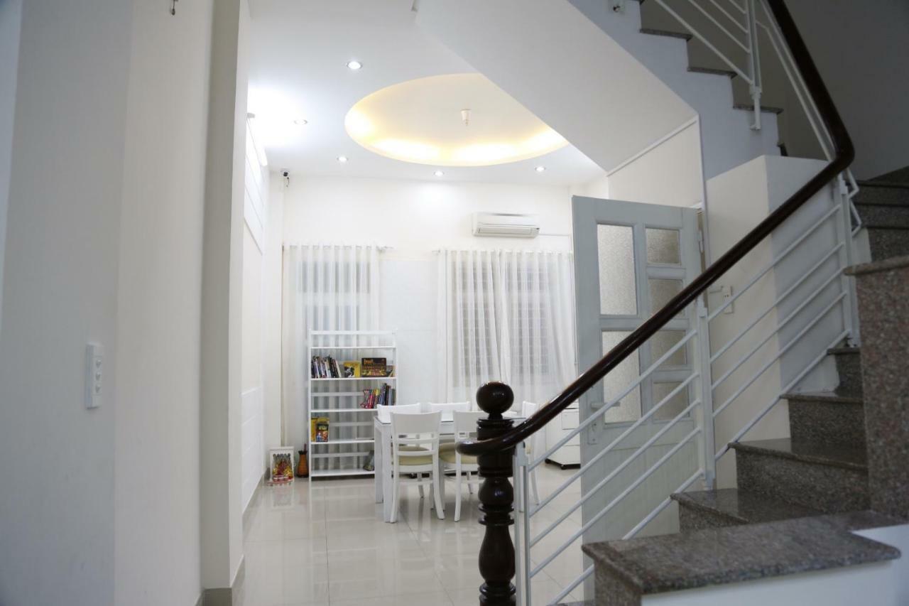 Feli - Close To Landmark 81