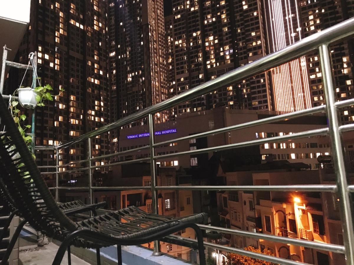 Feli - Close To Landmark 81